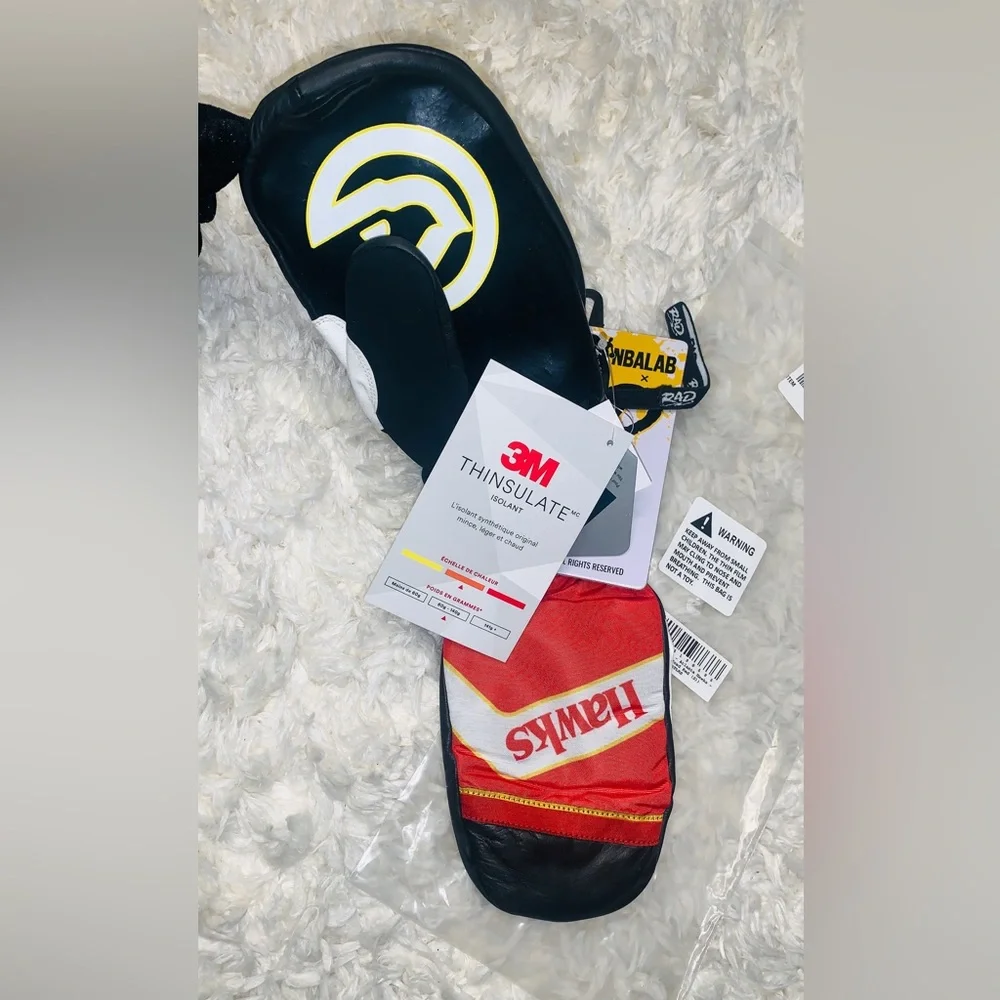 New Atlanta Hawks Snow Mittens with individual finger slots inside / cla…